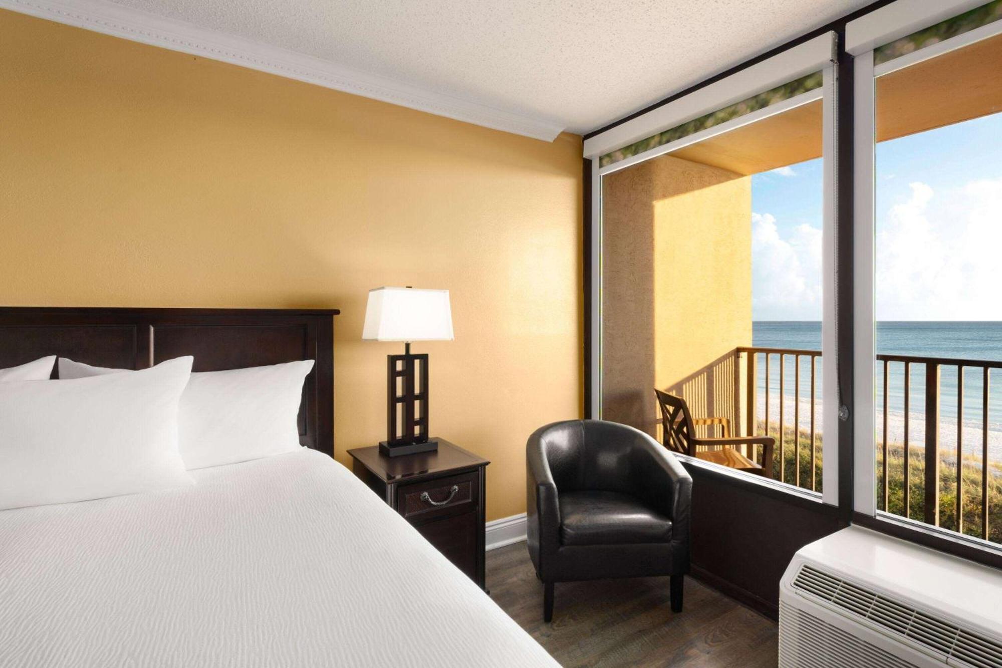 Wyndham Garden Fort Walton Beach Destin Экстерьер фото