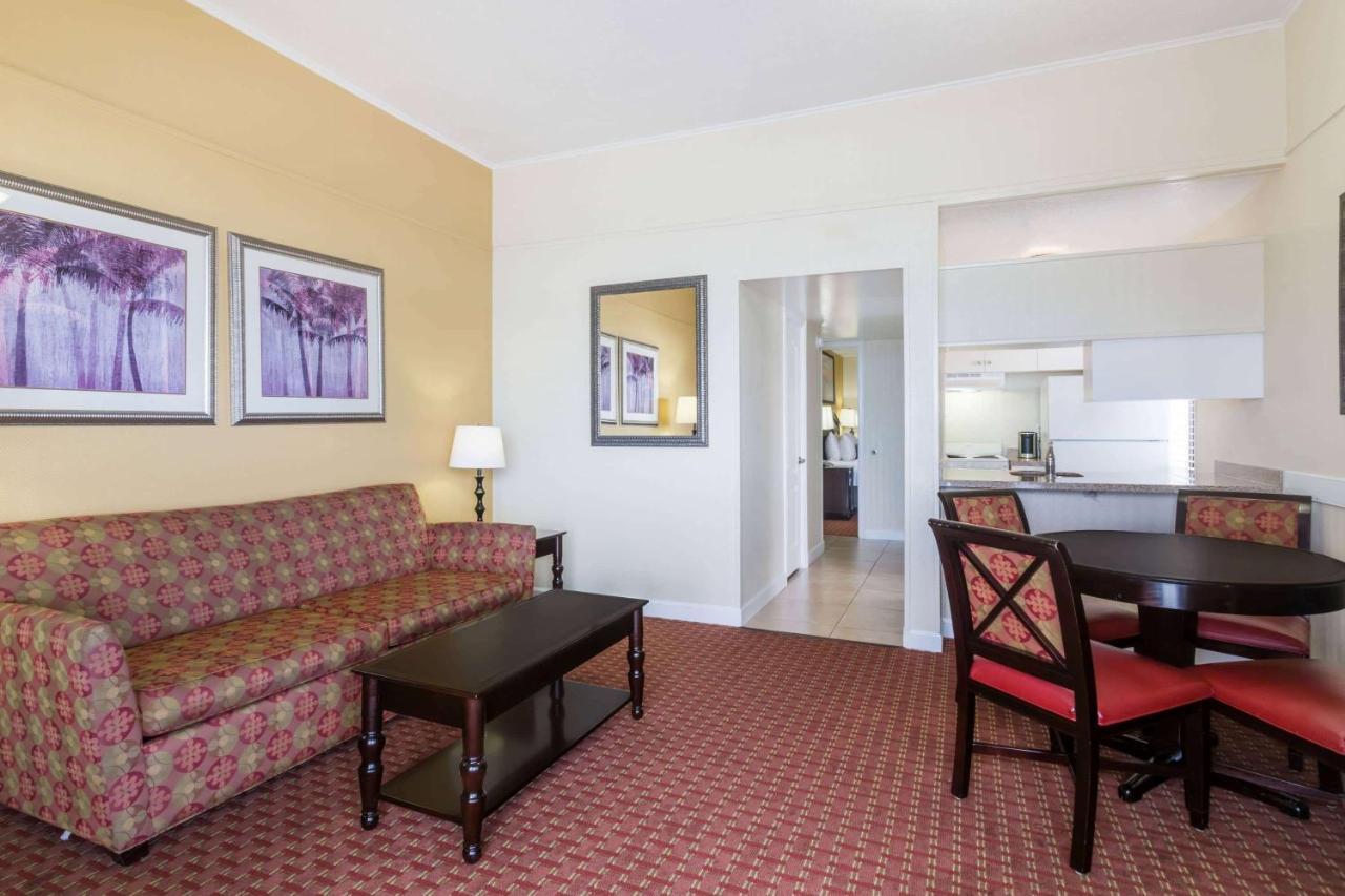 Wyndham Garden Fort Walton Beach Destin Экстерьер фото